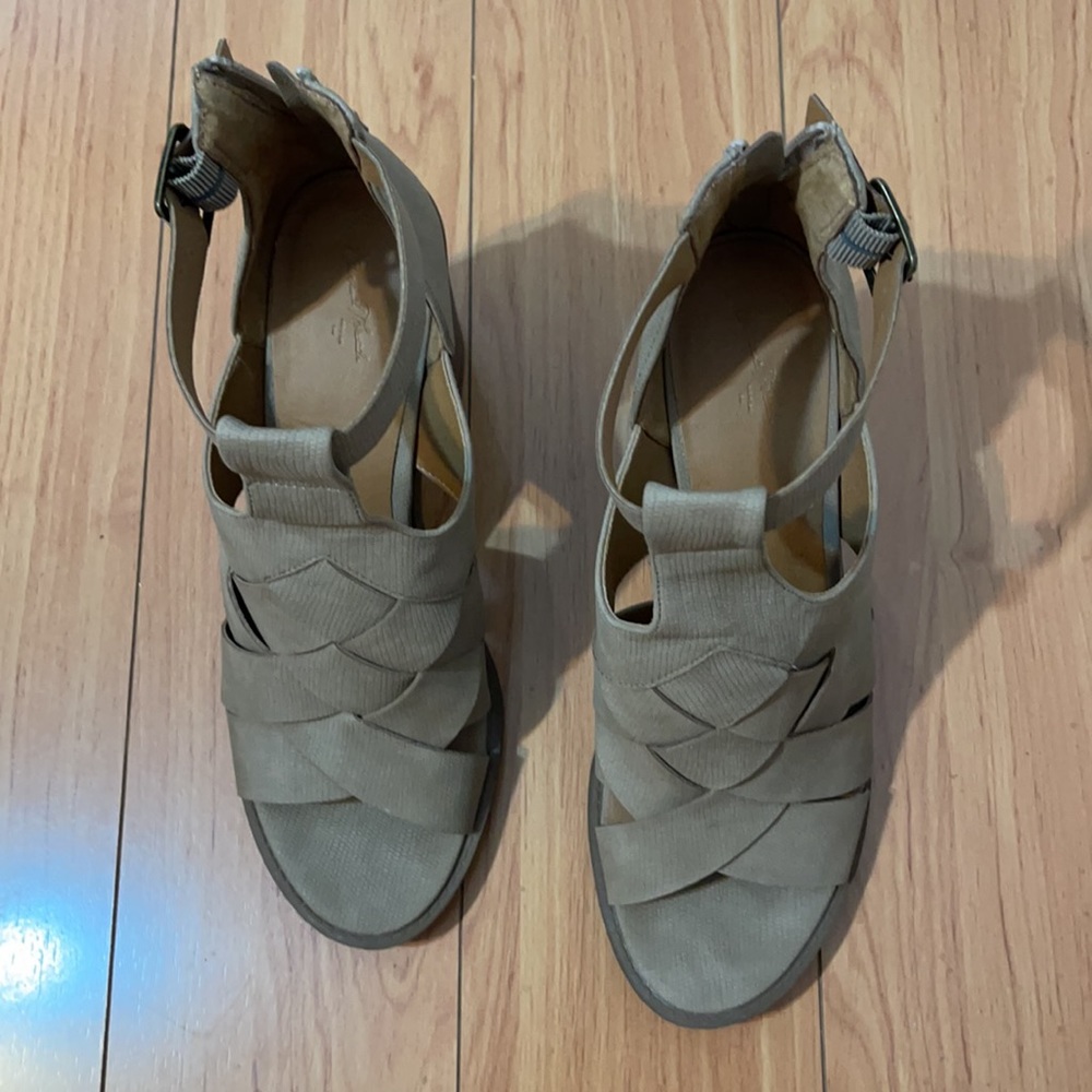 Heels - Picture 2 of 5
